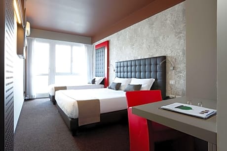 1 Queen And 1 Single, Classic Room, Terrace