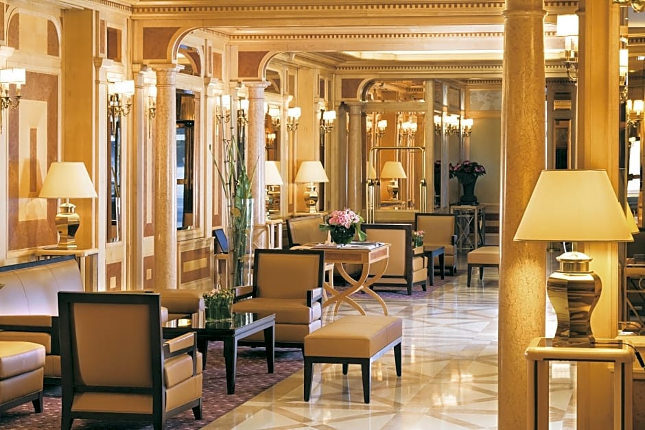 Rochester Champs-Elysees Hotel