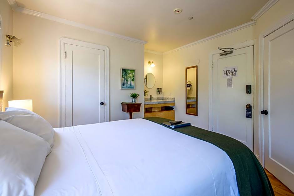 Cedar Gables Inn