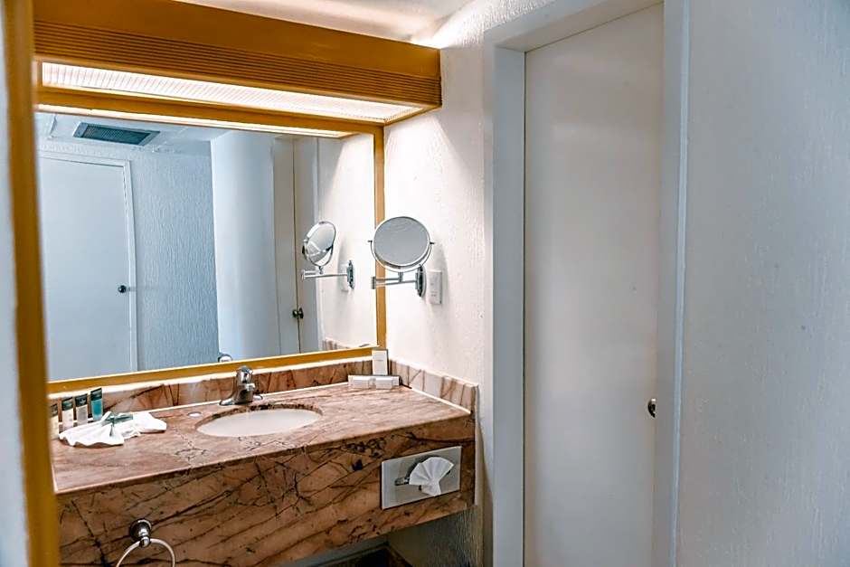 HOTEL SAN CARLOS PLAZA