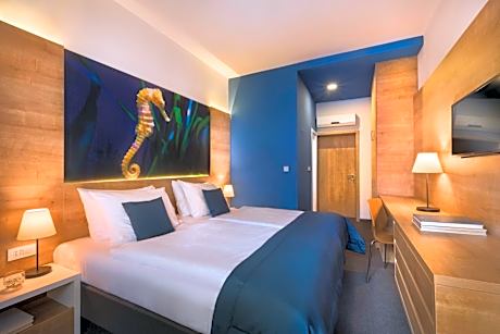 Double Room with Street View