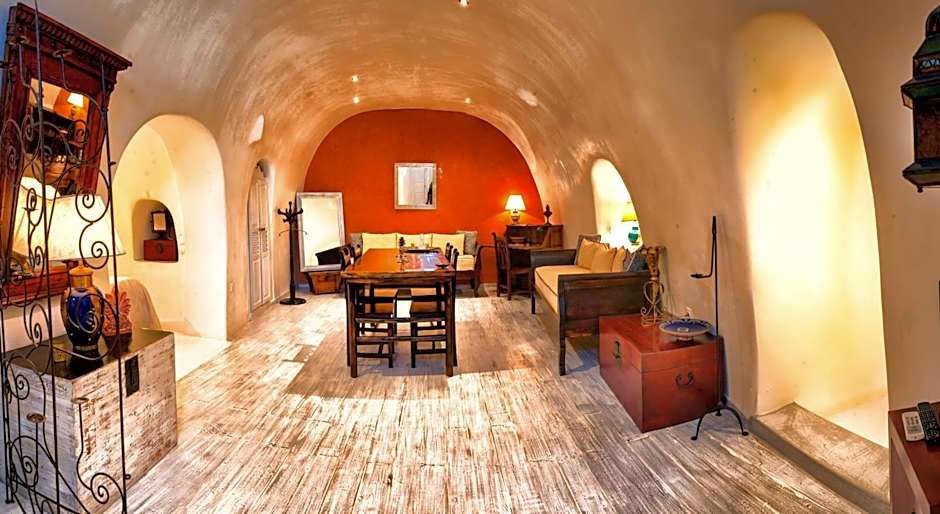 Heliophos Boutique Caves