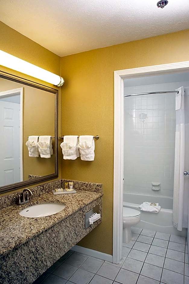 Ivy Court Inn and Suites