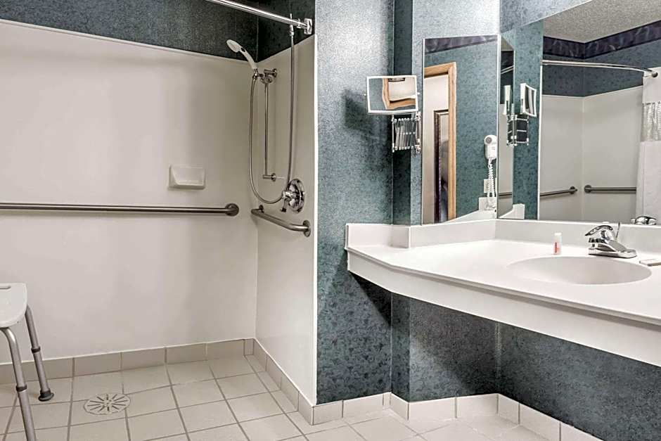 Baymont by Wyndham Mequon Milwaukee Area