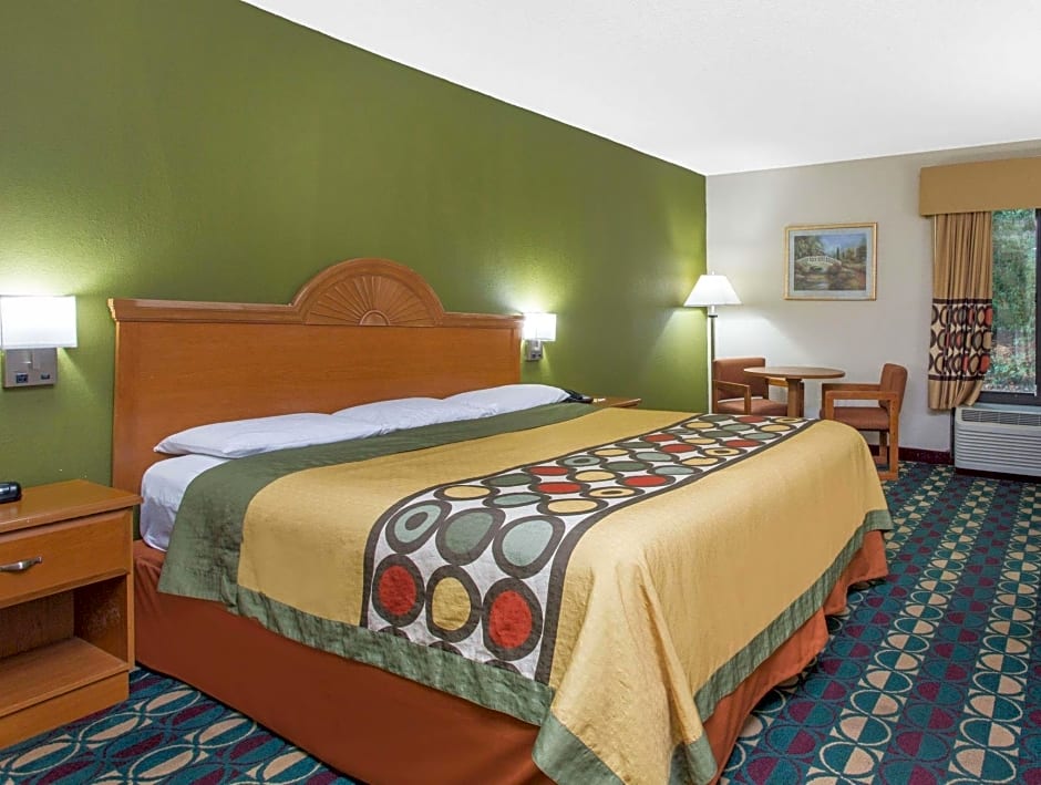 Super 8 by Wyndham Spartanburg/I-26 Exit 22