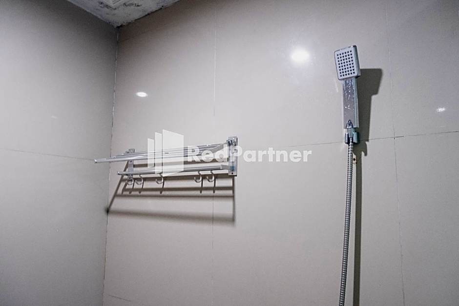 Londres Bed and Breakfast RedPartner near Gembira Loka Zoo