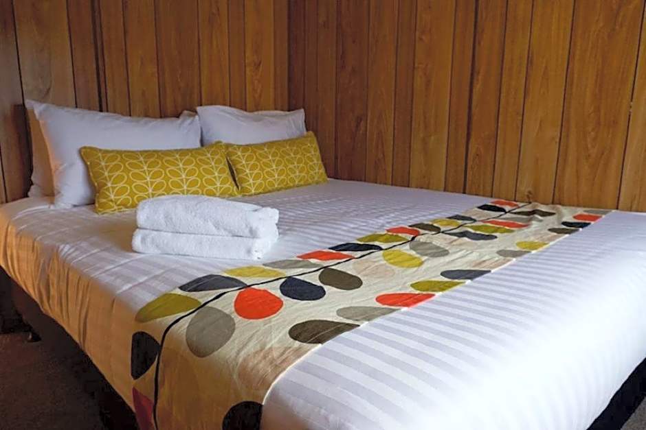 Mountain Chalets Motel