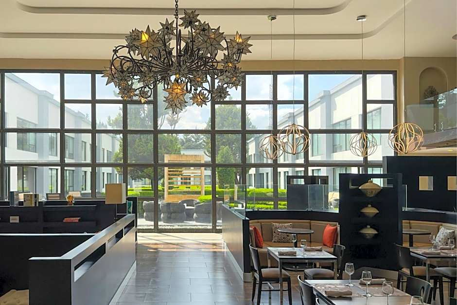 Courtyard by Marriott Toluca Airport