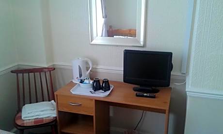 Standard Twin Room with Shared Bathroom