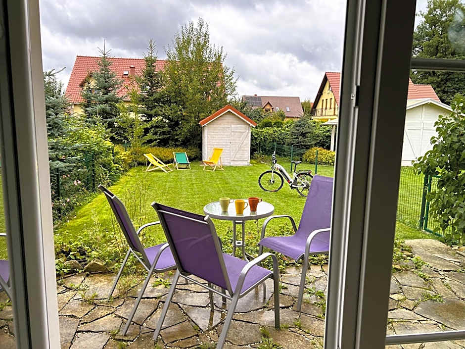 ApartamentyKudowa - Willa Pod Dębami z ogrodem i parkingiem,