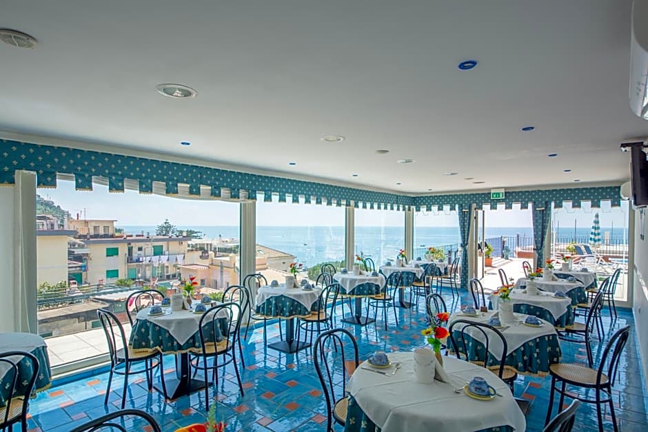 Riviera B&B Rooms & Apartment SEA-VIEW