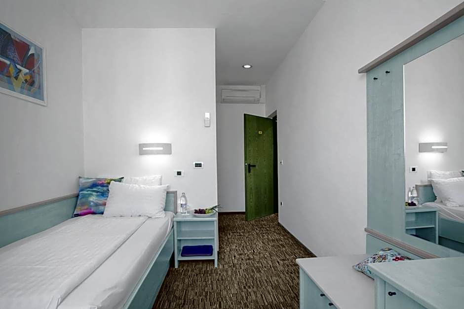 Lipa, Hotel & Bistro