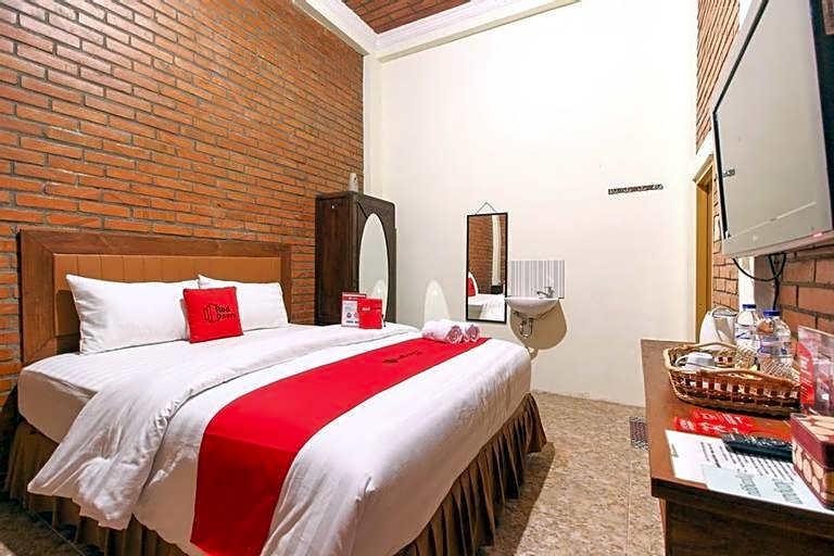 RedDoorz near AMIKOM Yogyakarta 2