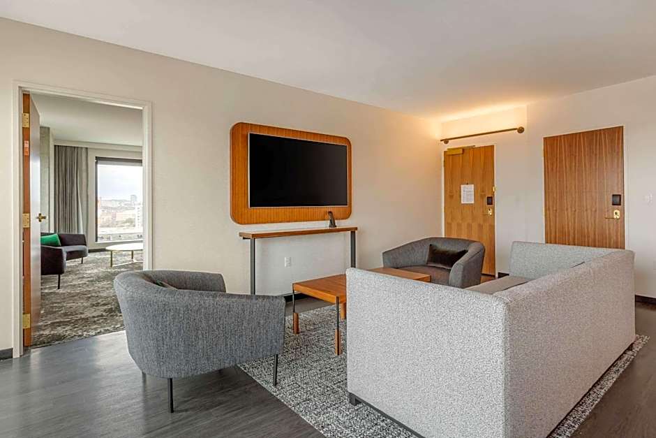 Cambria Hotel Boston Downtown-Seaport