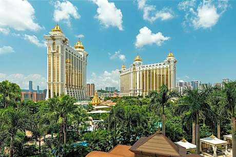 Executive Presidential Suite with Resort View