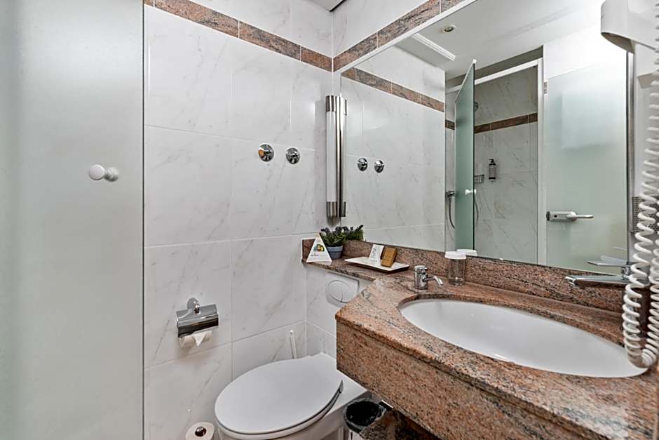 Kings Hotel First Class