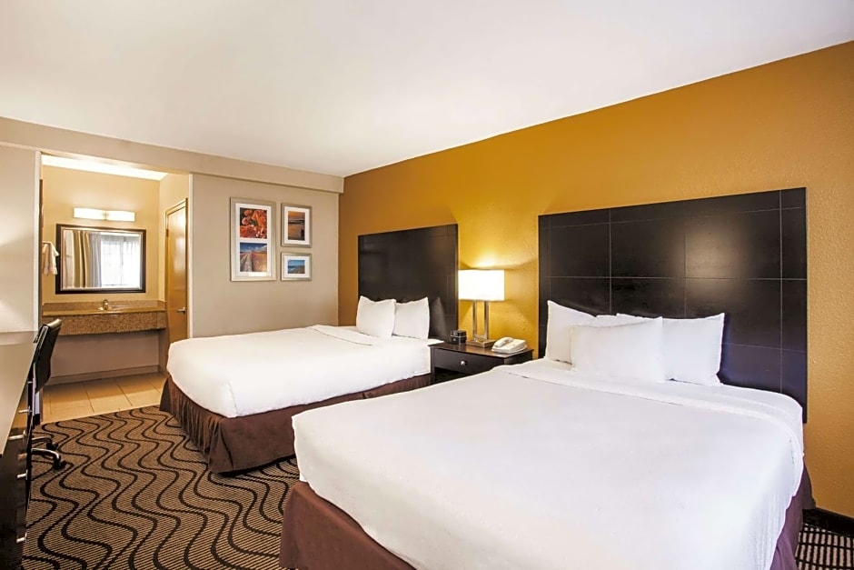 La Quinta by Wyndham Carlsbad - Legoland Area