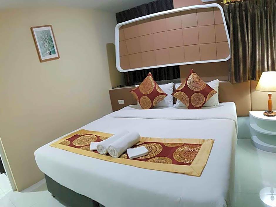 Top High Airport Link Hotel