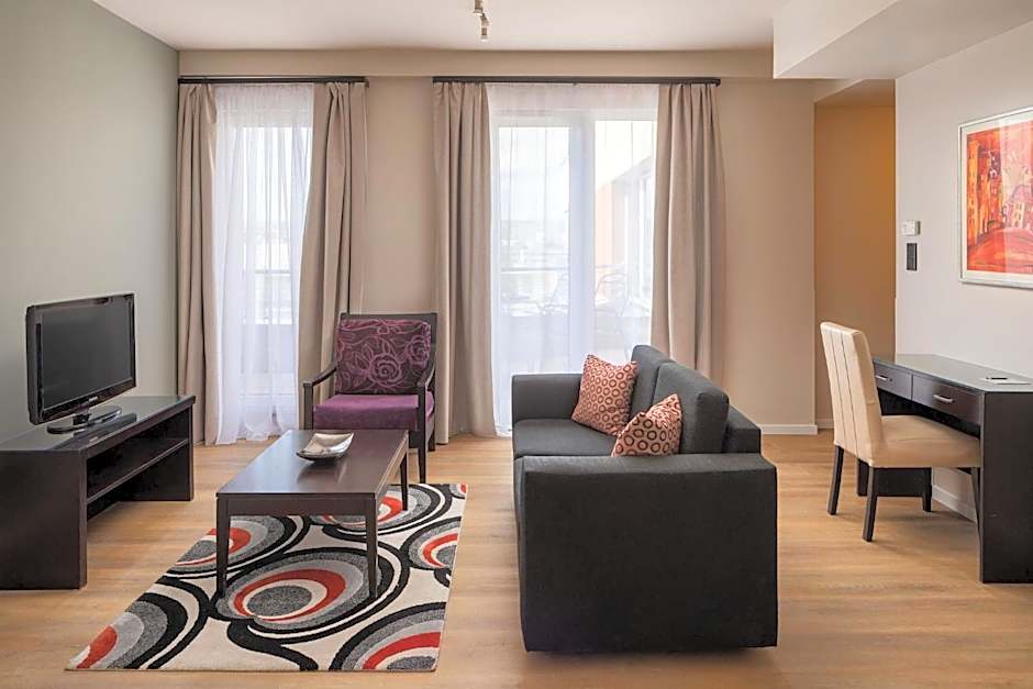 Escala Hotel & Suites