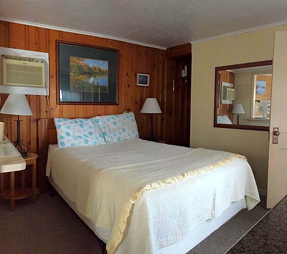 Hills Motel & Marina
