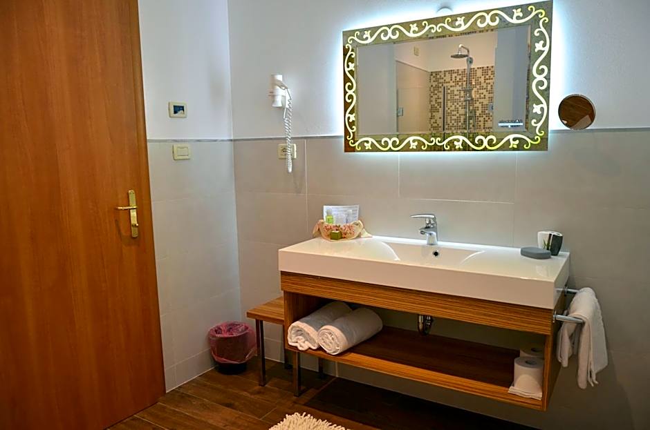 Alledolomiti Boutique Lake Hotel - Adults friendly