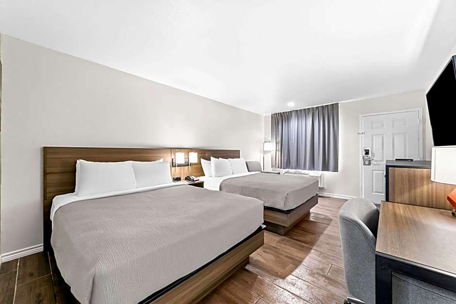 Quality Inn & Suites Port Lavaca near Lighthouse Beach