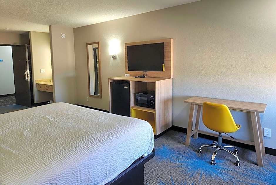 Days Inn & Suites by Wyndham New Iberia