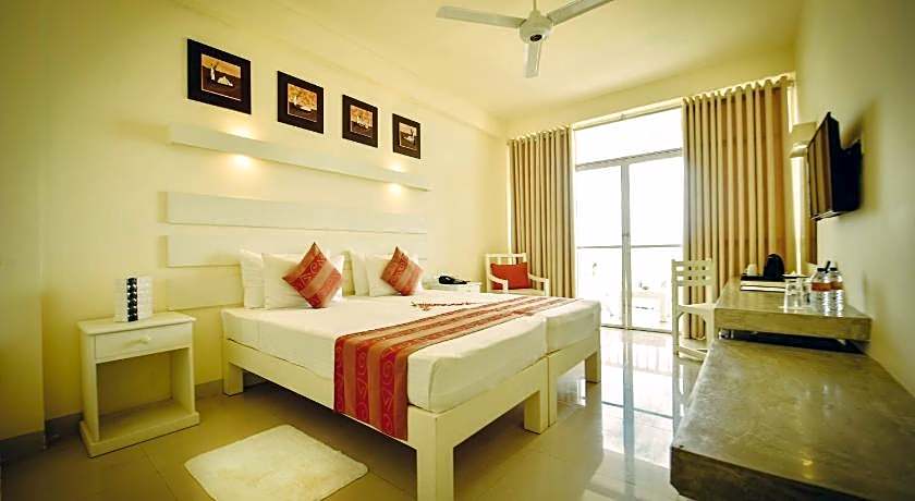 Beacon Beach Hotel