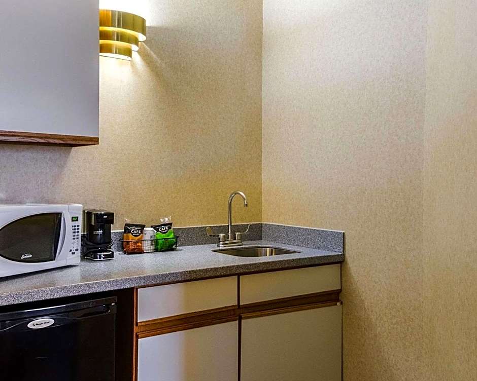 Holiday Inn Express Fall River North By IHG