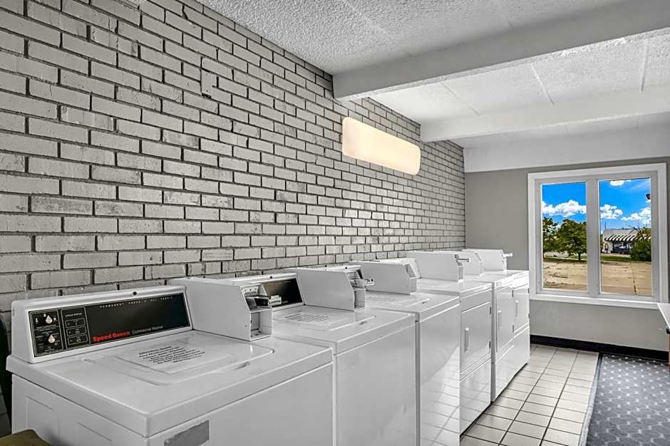 Eastland Suites Hotel & Conference Center By OYO Urbana