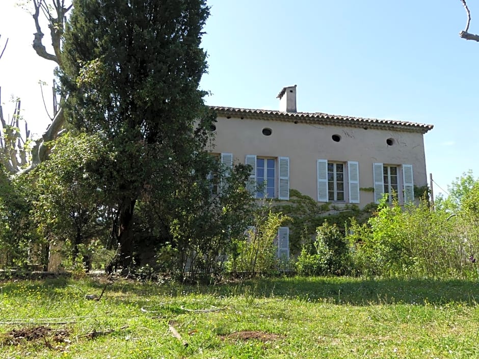 Le charme d'une vieille bastide provençale