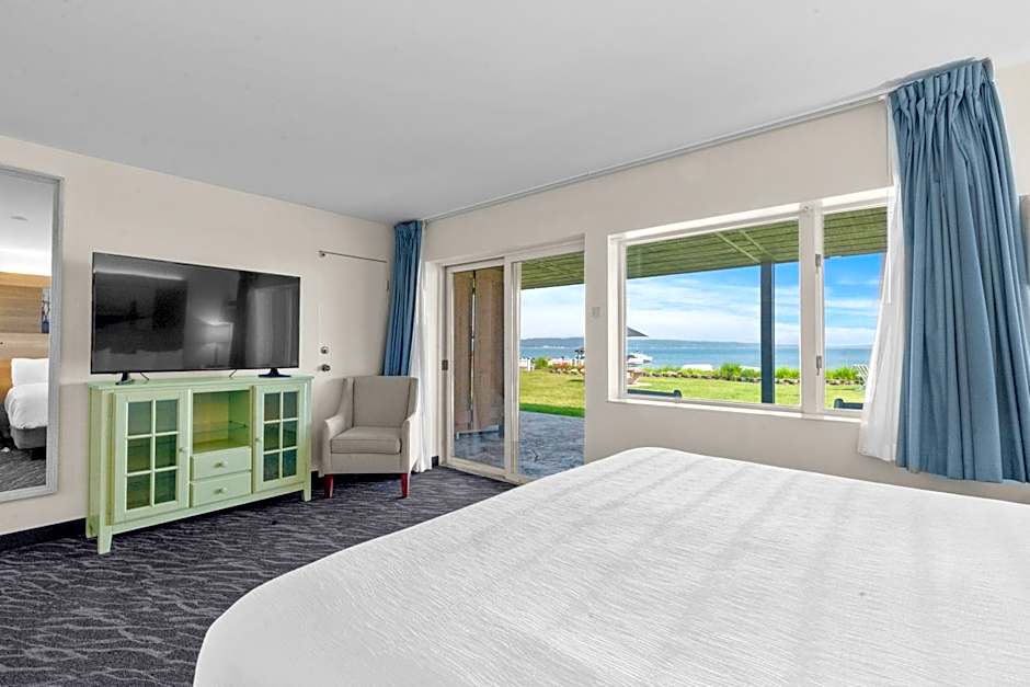 Photo 1 of 7 of Studio Suite, Beach View