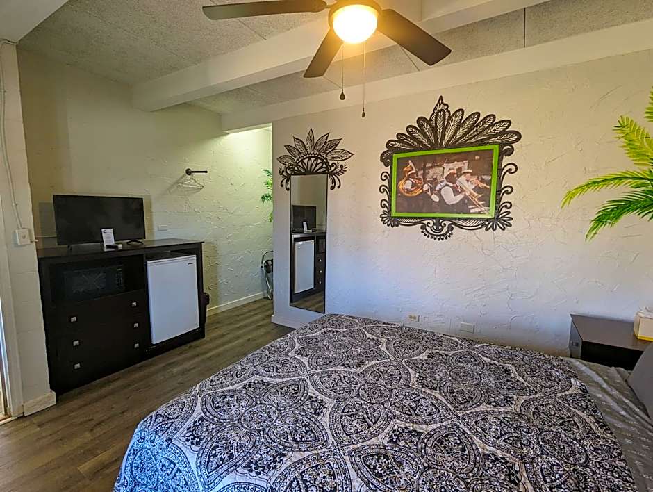 Riverboat Inn & Suites