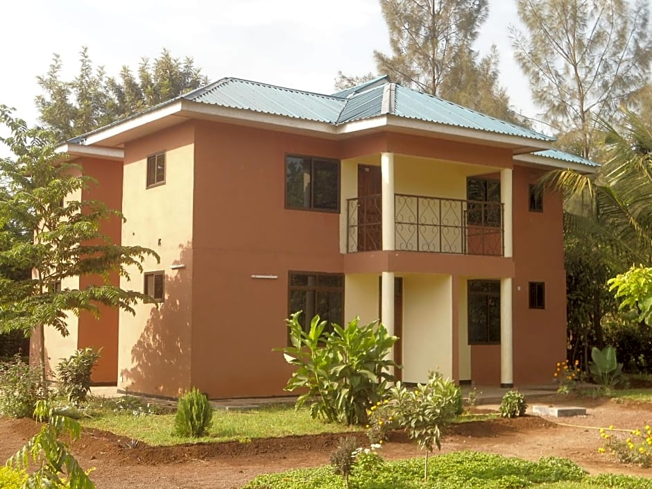 Fanaka Safaris Campsite & Lodges