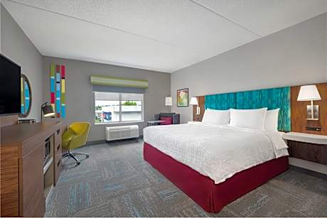 King Room with Tub - Mobility Access