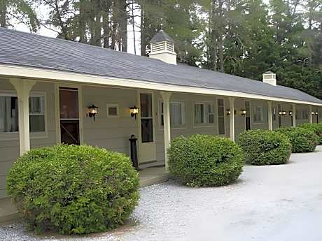 Pinecone Motel