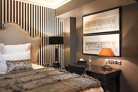 Comfort King Room - Non-Smoking