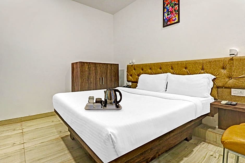 OYO 77788  Townhouse 405 Mall Road