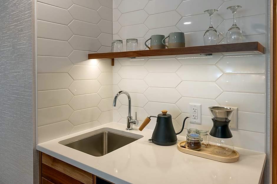 Hotel Canoe and Suites