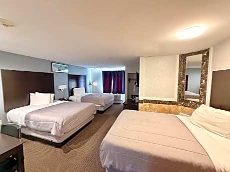 Family Suite with Three Queen Beds - Non Smoking