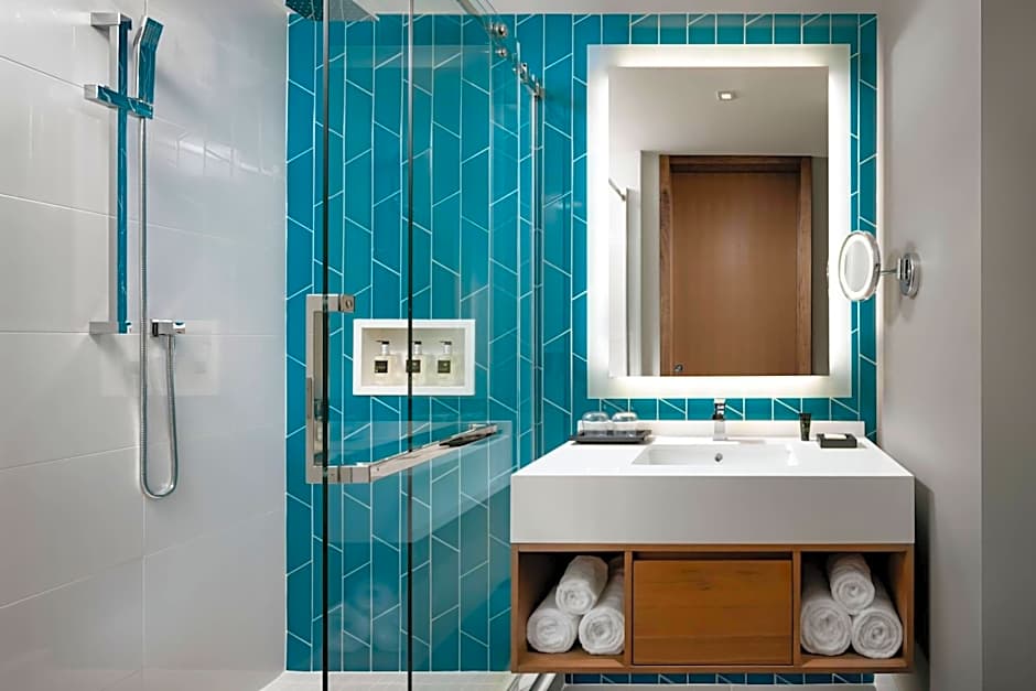 Humaniti Hotel Montreal, Autograph Collection
