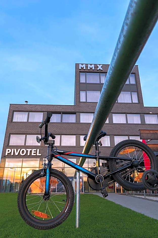 Pivotel MMX