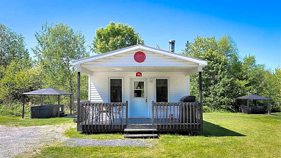 Aux Pignons Rouges Camping & Chalets