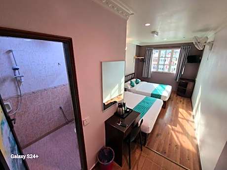 Deluxe Family Room