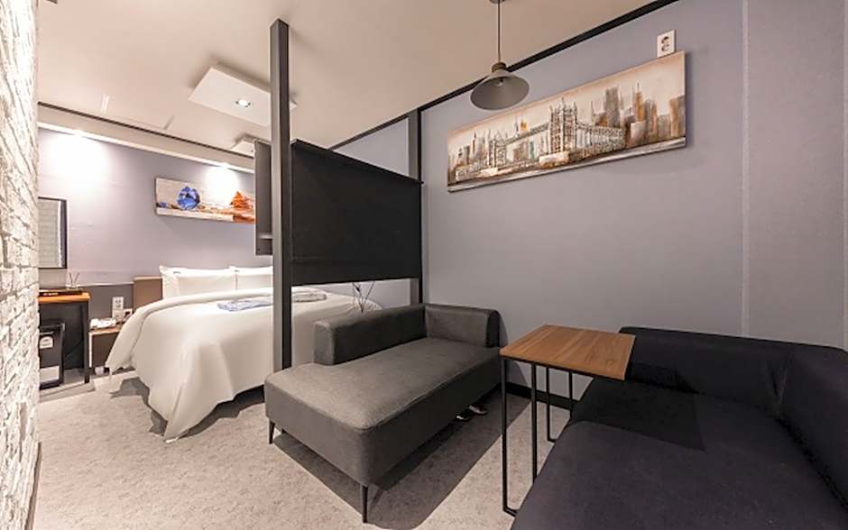 Cheonan Hotel Check-in