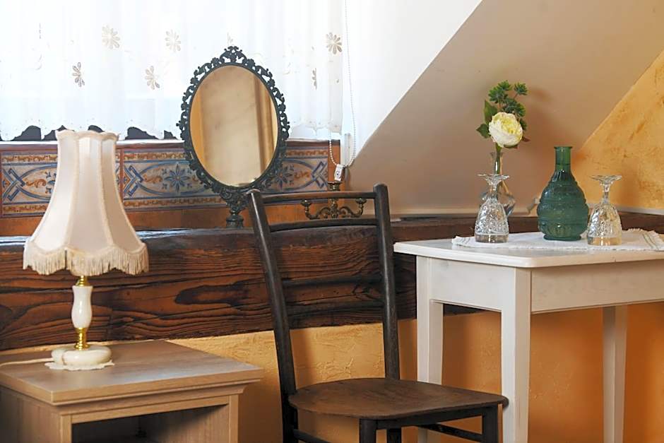 Hiša Linhart, Hotel & Restaurant