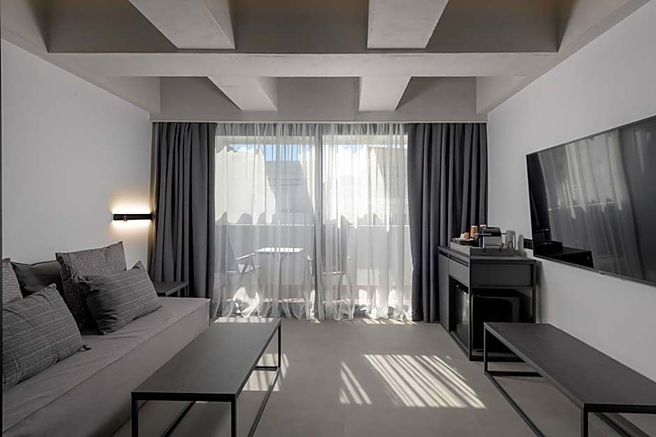 Essence Suites Downtown Suites - Adults Only