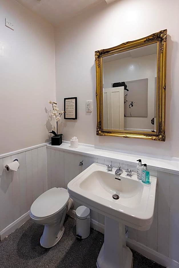 Brook Whipper-In Hotel