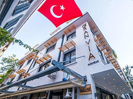 Gran Via Alsancak ( Boutique Hotel )