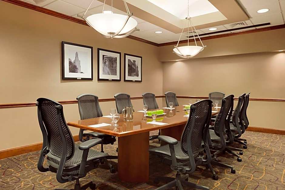 Embassy Suites By Hilton Hotel Kansas City-International Airport
